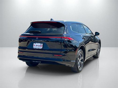 2025 Toyota Crown Signia XLE