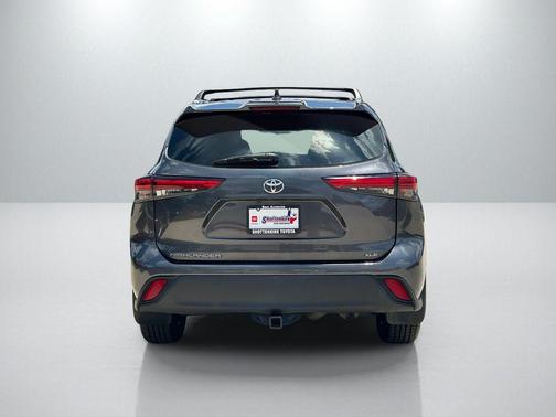Magnetic Gray Metallic 2020 Toyota Highlander XLE