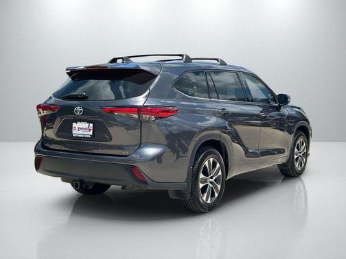 Magnetic Gray Metallic 2020 Toyota Highlander XLE