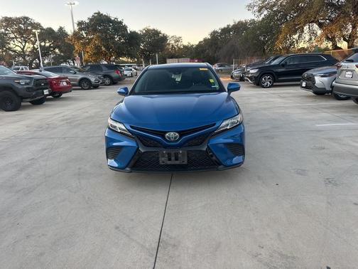 2020 Toyota Camry SE