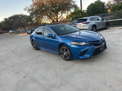 2020 Toyota Camry SE