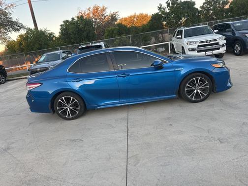 2020 Toyota Camry SE