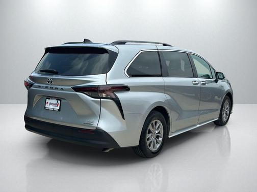Celestial Silver Metallic 2024 Toyota Sienna XLE