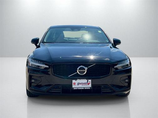 2024 Volvo S60 B5 Core Dark Theme