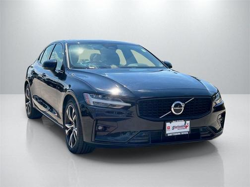 2024 Volvo S60 B5 Core Dark Theme