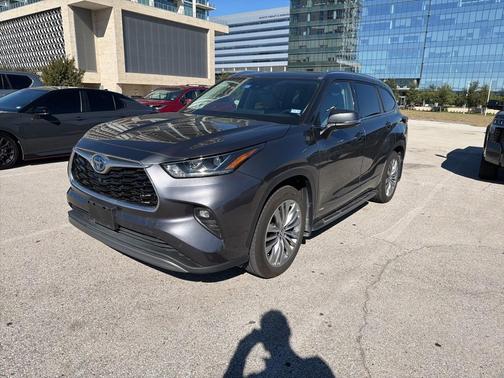 2022 Toyota Highlander Hybrid Platinum