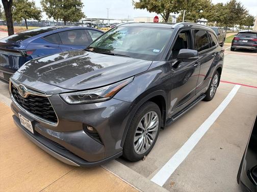 2022 Toyota Highlander Hybrid Platinum