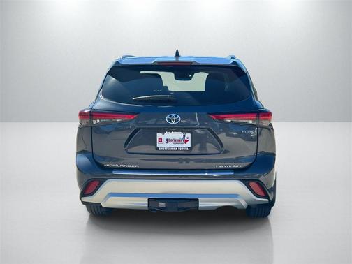 2022 Toyota Highlander Hybrid Platinum