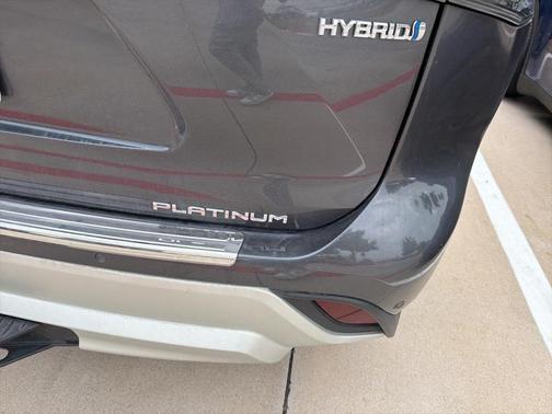 2022 Toyota Highlander Hybrid Platinum
