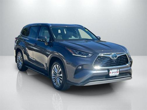 2022 Toyota Highlander Hybrid Platinum