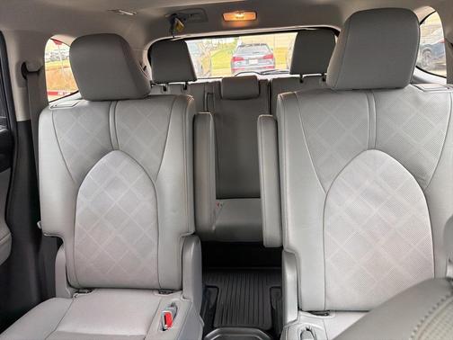 2022 Toyota Highlander Hybrid Platinum