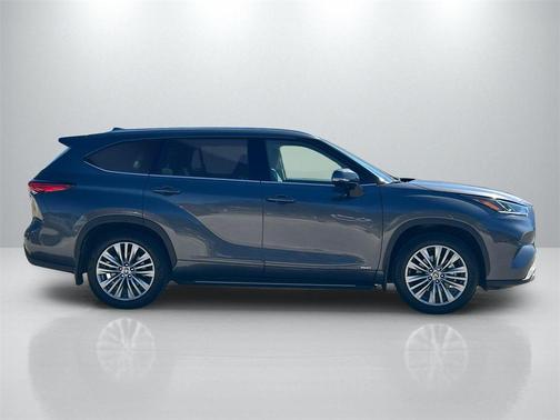 2022 Toyota Highlander Hybrid Platinum