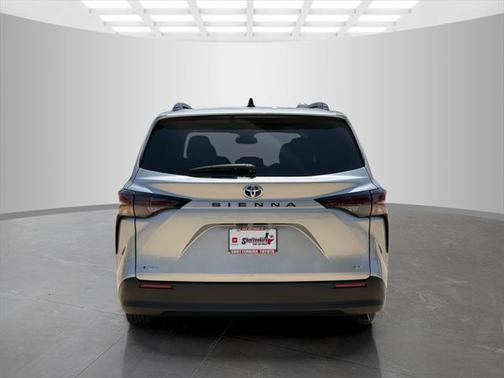 2025 Toyota Sienna LE