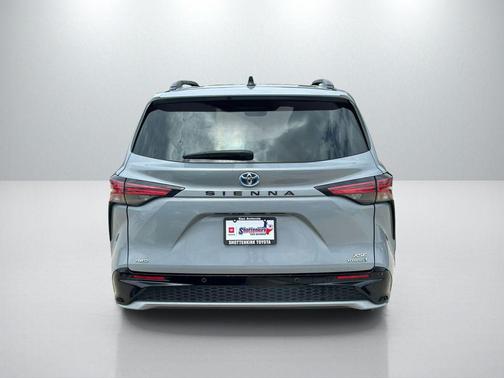 Cement 2023 Toyota Sienna XSE 7 Passenger