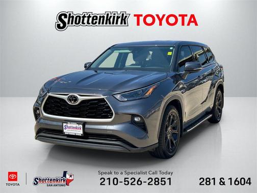 2022 Toyota Highlander LE