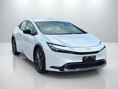 2025 Toyota Prius XLE