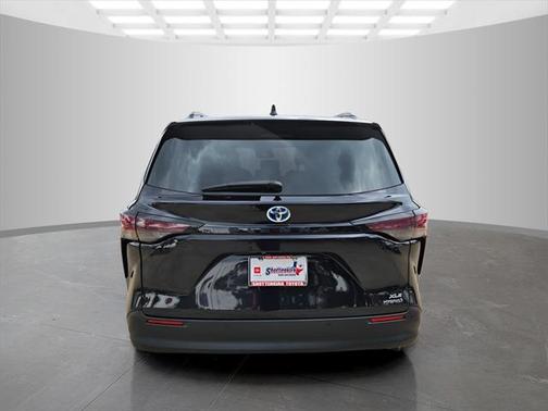 2023 Toyota Sienna XLE 8 Passenger