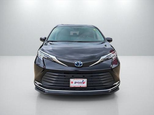 2023 Toyota Sienna XLE 8 Passenger
