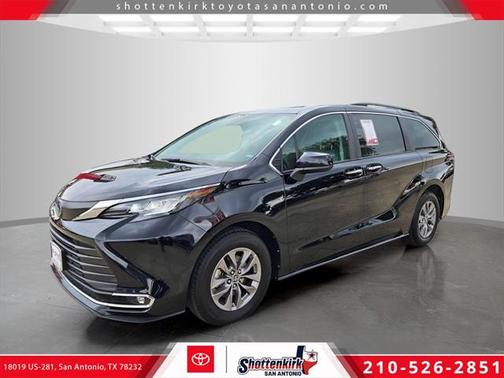 2023 Toyota Sienna XLE 8 Passenger