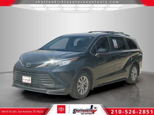 2022 Toyota Sienna LE