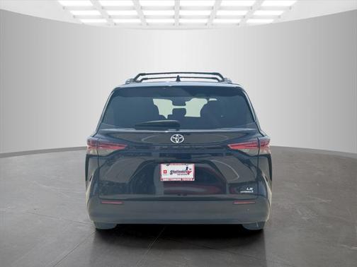 2022 Toyota Sienna LE