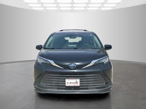 2022 Toyota Sienna LE