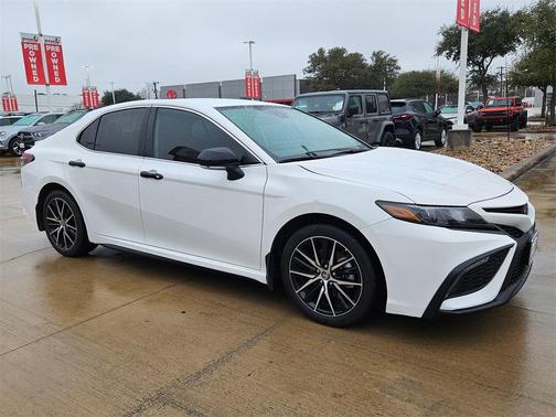 2024 Toyota Camry SE