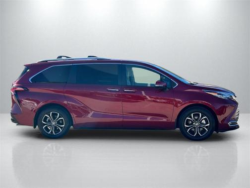 2025 Toyota Sienna Platinum