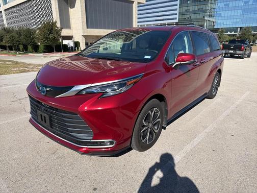 2025 Toyota Sienna Platinum