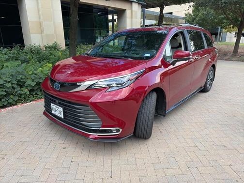 2025 Toyota Sienna Platinum 7 Passenger