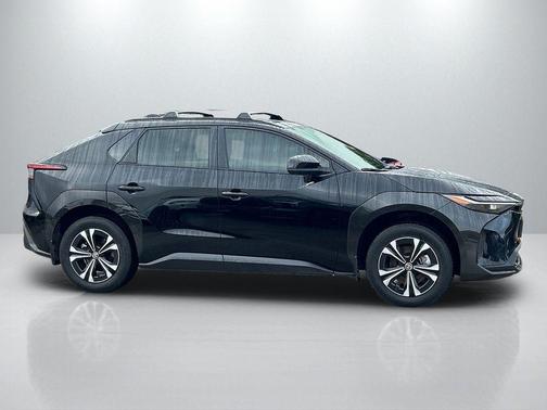 2025 Toyota bZ4X XLE