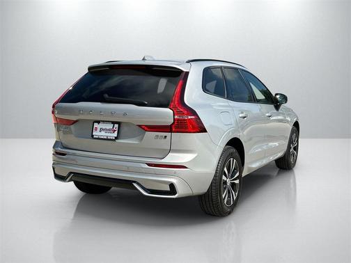 2024 Volvo XC60 B5 Core Dark Theme