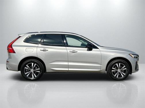 2024 Volvo XC60 B5 Core Dark Theme