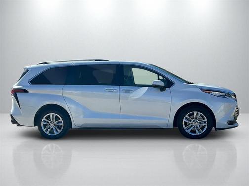 2022 Toyota Sienna Limited