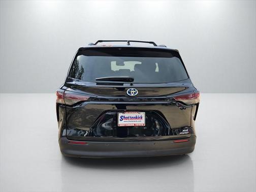 2023 Toyota Sienna XLE 8 Passenger
