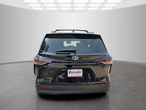 2023 Toyota Sienna XLE 8 Passenger