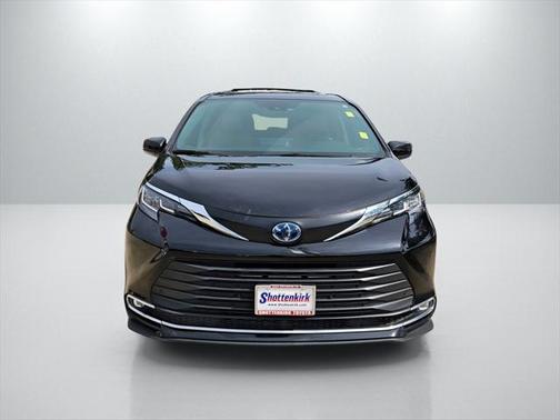 2023 Toyota Sienna XLE 8 Passenger