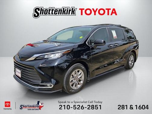 2023 Toyota Sienna XLE 8 Passenger
