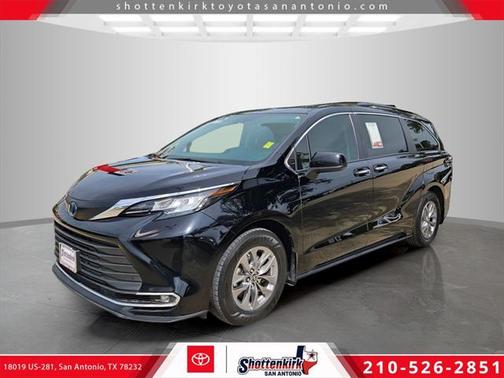 2023 Toyota Sienna XLE 8 Passenger