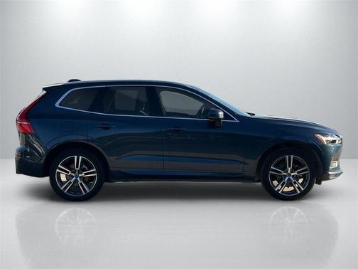 2021 Volvo XC60 T5 Momentum