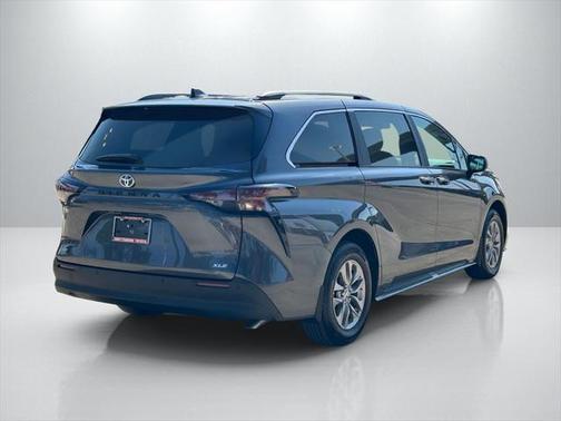 2025 Toyota Sienna XLE 8 Passenger