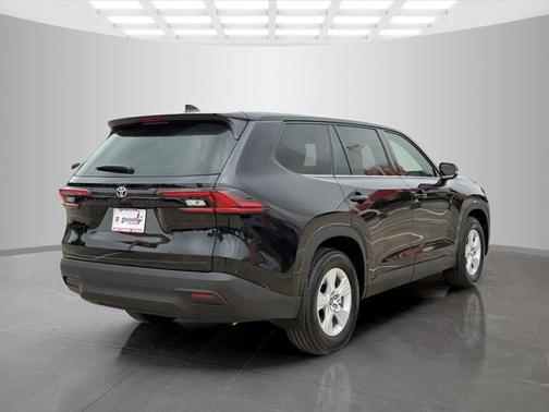 2025 Toyota Highlander LE