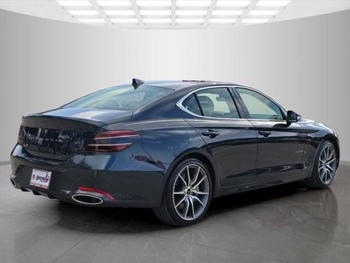 2024 Genesis G70 2.5T RWD