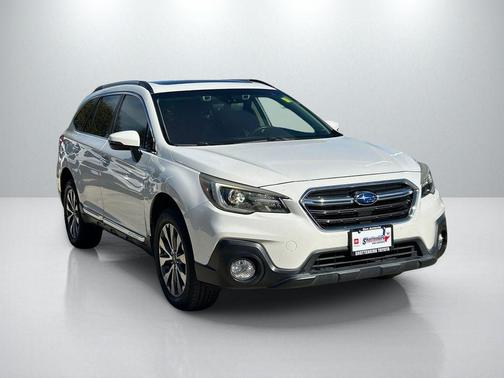 Crystal White Pearl 2018 Subaru Outback 3.6R Touring