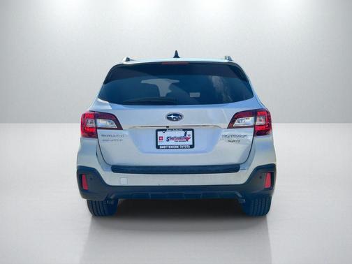 Crystal White Pearl 2018 Subaru Outback 3.6R Touring