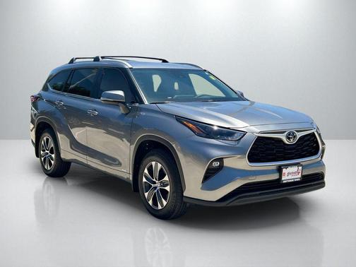 Heavy Metal 2026 Toyota Highlander Hybrid XLE