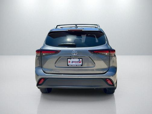 Heavy Metal 2026 Toyota Highlander Hybrid XLE
