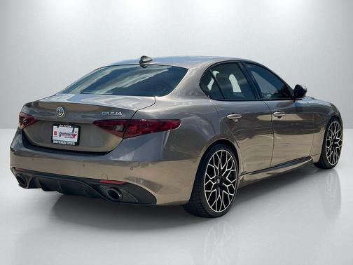 Imola Titanium Metallic 2019 Alfa Romeo Giulia Ti Sport