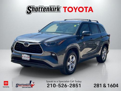 Magnetic Gray Metallic 2025 Toyota Highlander LE