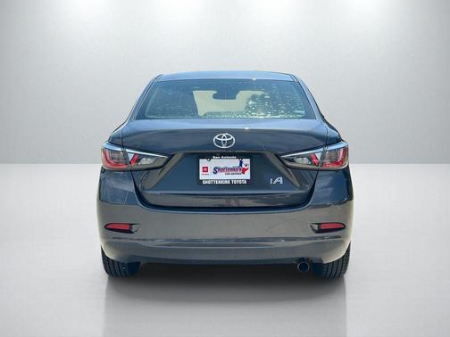 Graphite 2017 Toyota Yaris iA Base